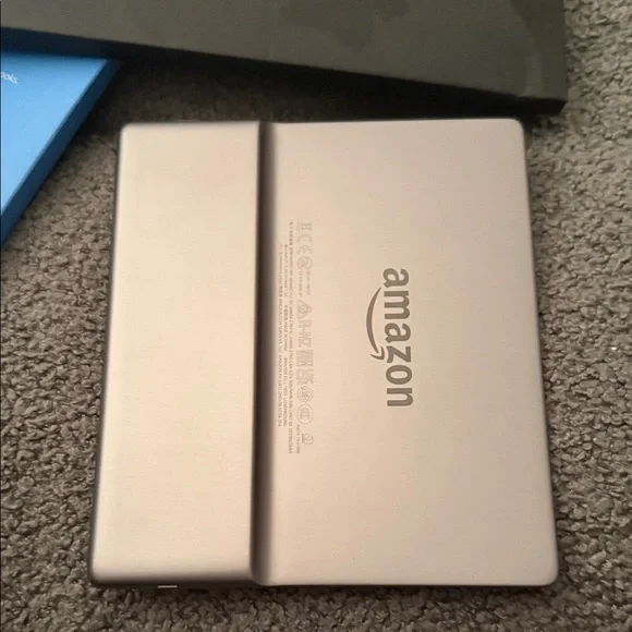 Amazon Kindle Oasis - Blue and Graphite - Picture 6 of 7